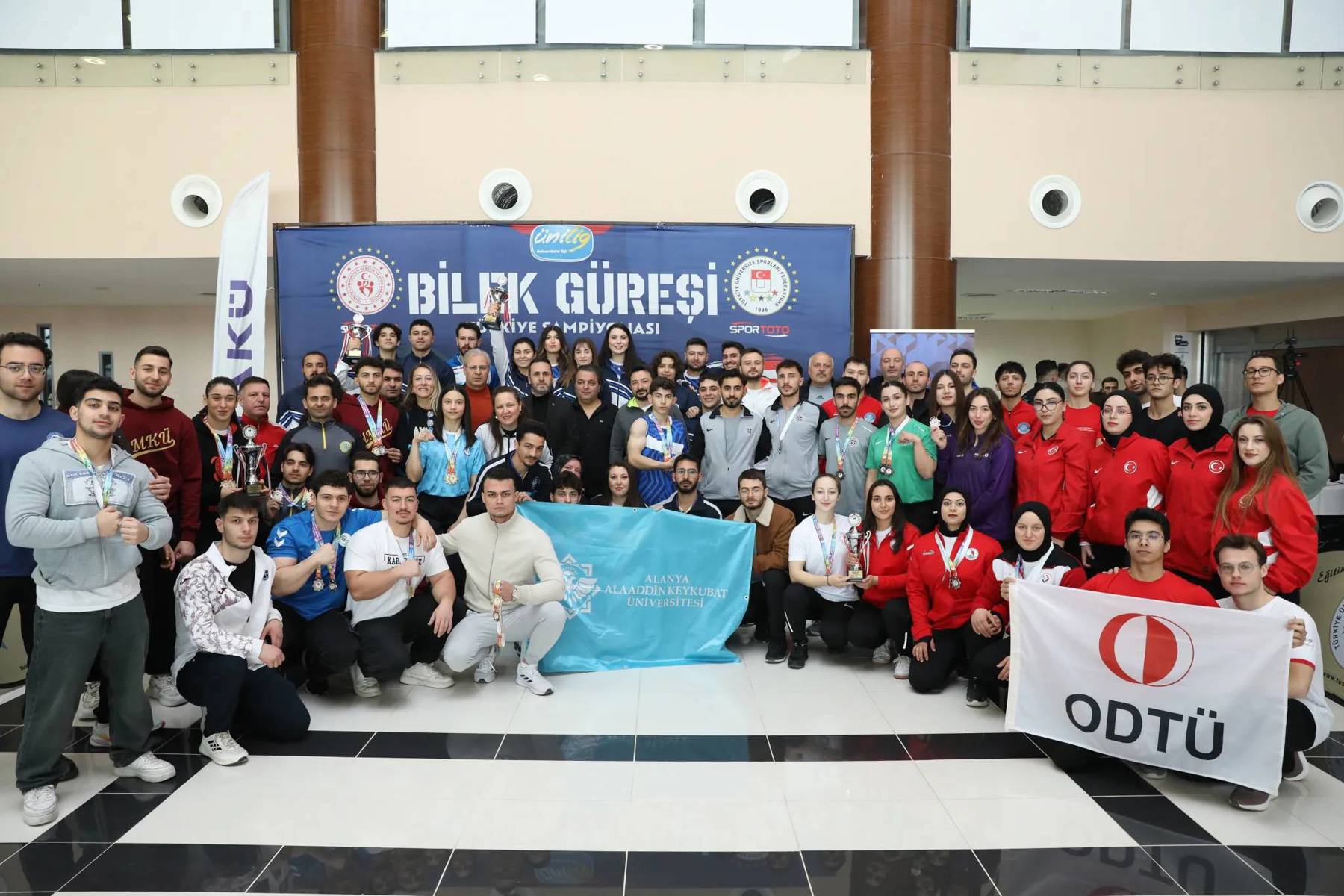 ALKÜ, SPORDA BAŞARILARINI KATLIYOR