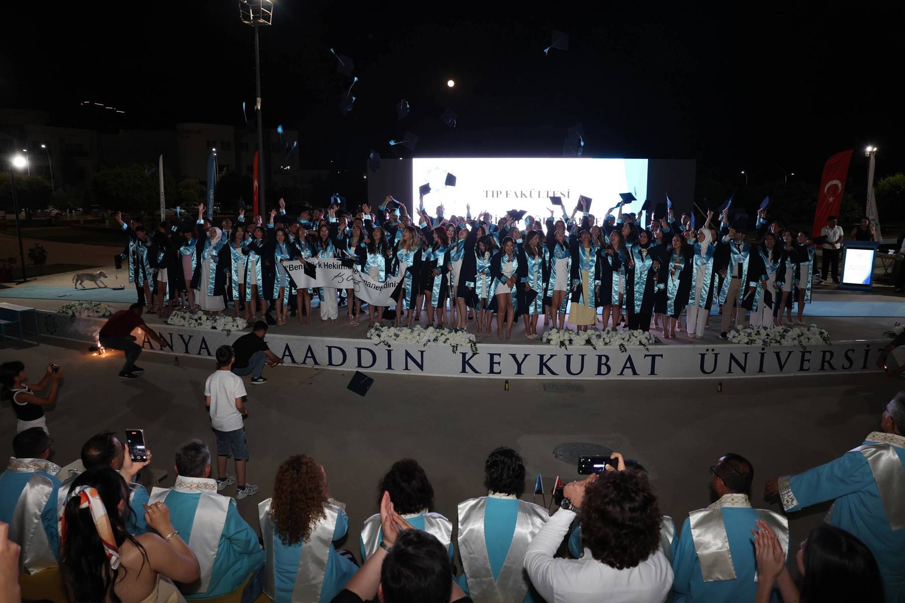 ALKÜ TIP FAKÜLTESİ’NDE GURUR GÜNÜ; 90 GENÇ HEKİM MEZUN OLDU