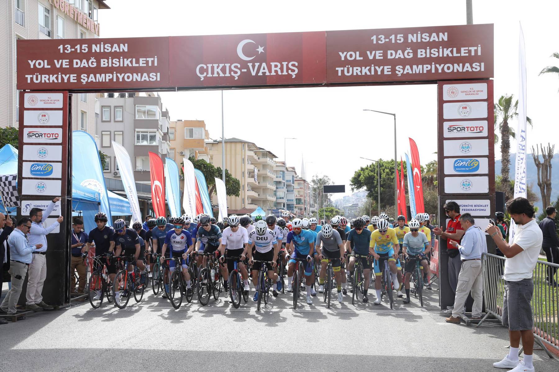 ALANYA’DA ÜNİLİG BİSİKLET ŞAMPİYONASI BAŞLADI